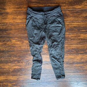 Lulu lemon studio crop unlined